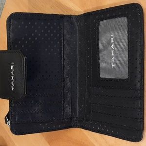 Like New Tahari Black Wallet P132
